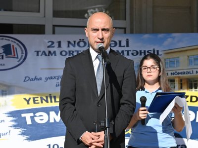 Emin Əmrullayev Bilik Günündə şagirdlərlə görüşdü