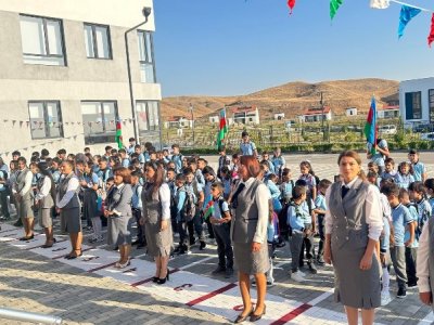 Bu məktəbdə müəllimlər vahid&nbsp;formaya keçdilər -&nbsp;FOTOLAR