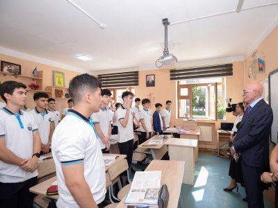 Firudin Qurbanov akademik Zərifə Əliyeva adına liseydə Bilik Günü tədbirində iştirak edib