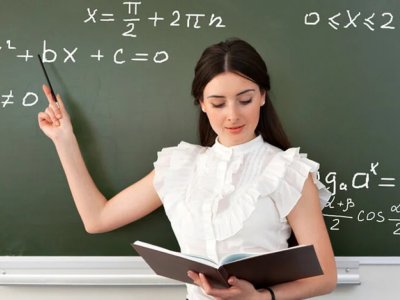19 yaşlı gənc məktəbdə müəllim işləyir