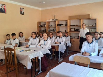 Vahid məktəbli forması şagirdləri birləşdirən ortaq dəyərdir