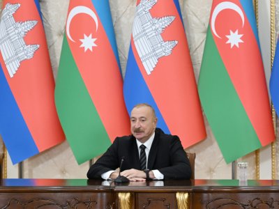 İlham Əliyev: Kamboca ilə təhsil ənənəsini bərpa etməliyik