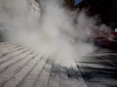Romada məktəblilər Təhsil Nazirliyinə hücum etdi&nbsp;