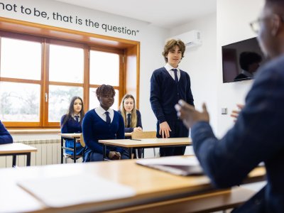 Britaniyada məktəblərdə şagirdlərin danışıq bacarıqları da qiymətləndiriləcək