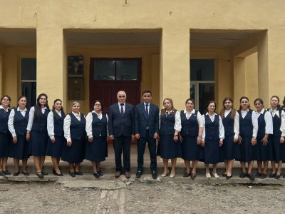 &ldquo;Vahid geyim kollektiv birliyin rəmzidir&rdquo; -&nbsp;Məktəbdən təşəbbüsə dəstək