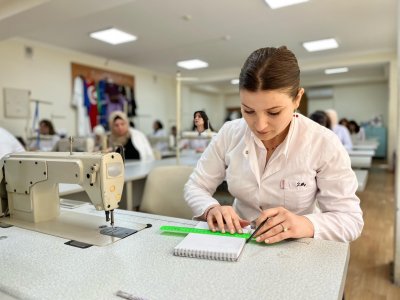 Qadınlar bu ixtisaslarda da önə keçdilər - proqramçı, metro işçisi, xəzinədar...