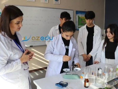 Laborant-mikrobioloq peşəsi üzrə müəllim: "Kimyəvi prosesləri xüsusi metodlarla sevdiririk"
