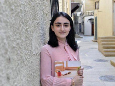 700 Bal Toplamış Tələbə: 