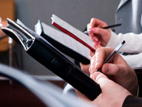 Təhsildən yazan jurnalistlərin üzləşdiyi çətinliklər: “Direktor zəng edib məni hədələdi”