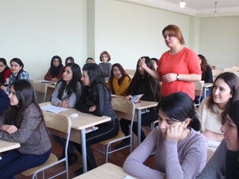 Oğlanların həsəd apardığı yer - Yalnız qızların oxuduğu universitetdən REPORTAJ