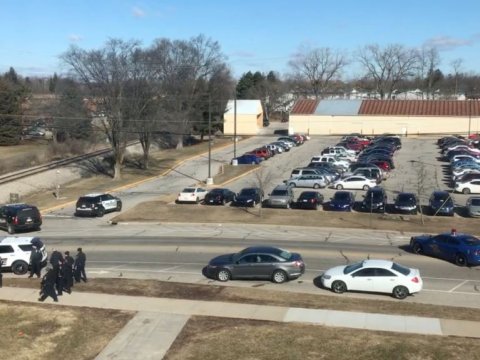 Yataqxanada valideynlərini öldürən tələbəni 100 polis zorla YAXALADI