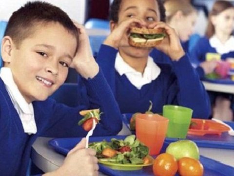 Məktəbli çantasına hansı qidalar qoyulmalıdır? – VACİB MƏSLƏHƏTLƏR