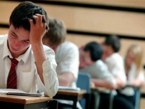 “Məktəbdə aldığımız təhsillə imtahana düşən suallar üst-üstə düşmür”-Buraxılış imtahanı verən şagird