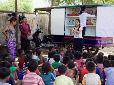 Təhlükəli zonalarda, yük maşını, qayıq və taksidə keçirilən dərslər