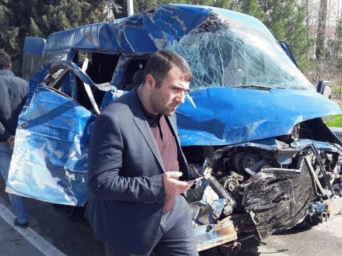 Şagirdləri daşıyan mikroavtobus qəzaya düşdü - 19 yaralı - YENİLƏNİB - FOTO