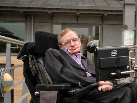 Stiven Hokinq vəfat etdi