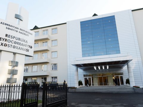 Qəzada ağır yaralanan müəllimə hələ də komadadır – Həkimdən açıqlama