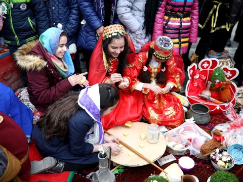 Paytaxt məktəbində yaddaşları təzələyən əsl Novruz oyunları