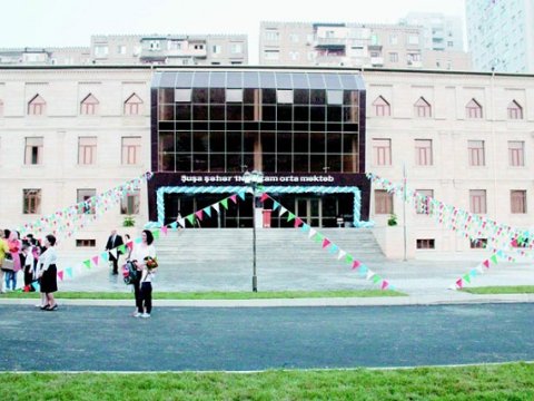 İcra başçısının müavini şuşalıların məktəb problemindən danışdı