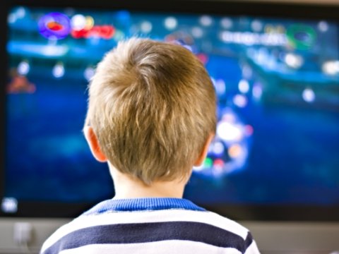 “Məktəblilər üçün bir dənə də veriliş yoxdur...” - Tanınmış jurnalist TV rəhbərlərini qınadı