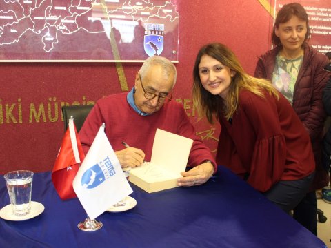Məşhur türk professora dərs keçən gözəl tələbə qız – ƏHVALAT