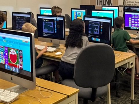 Kompüterdə əylənərək dərs öyrənirlər - Təhsildə yeni yanaşma