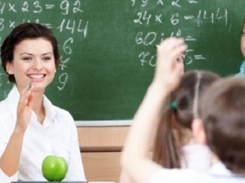 Tələbələrdə ünsiyyət bacarıqlarını inkişaf etdirmək üçün 8 strategiya