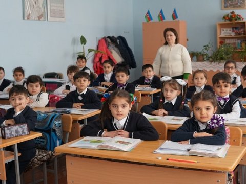 Tətildən sonrakı ilk dərs günü - FOTOREPORTAJ