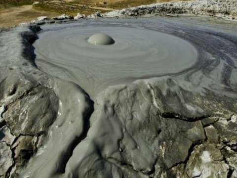 Azərbaycanda yaxın aylarda yenidən vulkan püskürə bilər - İnstitutdan xəbərdarlıq
