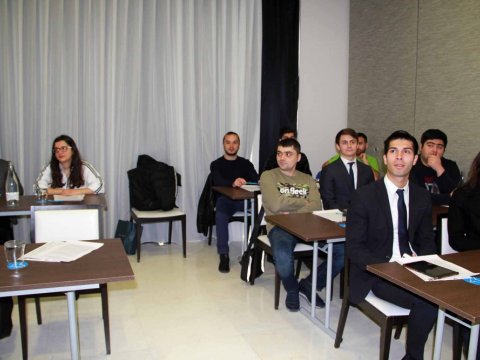 Azərbaycanın İspaniyadakı səfiri Barselonada təhsil alan azərbaycanlı tələbələrlə görüşüb