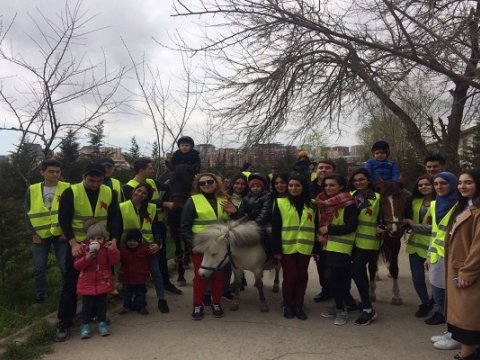 Bu mərkəzdə autizmli uşaqlar atlarla müalicə edilir - Qafqazda ilk dəfə Azərbaycanda