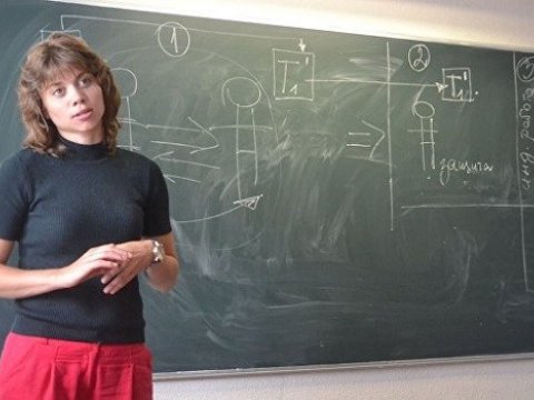 Bu ölkə milli azlıqların məktəbləri üçün vacib qanunu təsdiqlədi