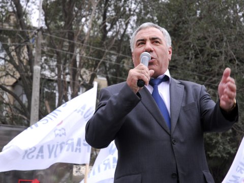 Prezidentliyə namizəd Azərbaycan əlifbasını bilmir – Sait, samit “dilemması”