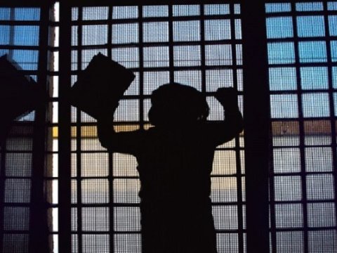 HƏBSDƏ OLAN MƏKTƏBLİLƏR: Onlar arasında qızlar varmı?