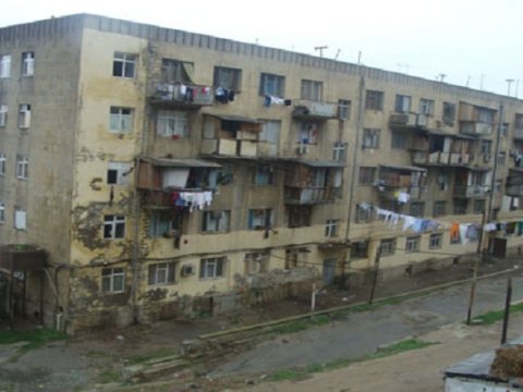 Paytaxtdan bölgələrə gedib “göydə” qalan tələbələr - Yataqxana problemi