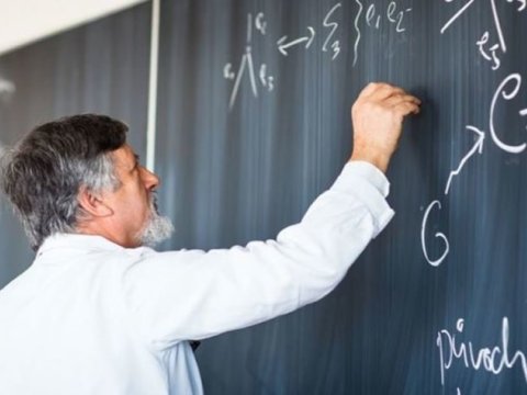 Elmi işlə məşğul olan, müəllimlik edən dövlət başçıları