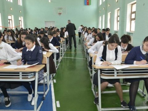 “Suallar qəliz deyildi, amma yenə də çətinlik çəkdik” – Abituriyentlərin sınaq həyəcanı