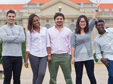 “Macarıstana gedən tələbə aylıq 600 avro təqaüd ala bilər” - MÜSAHİBƏ