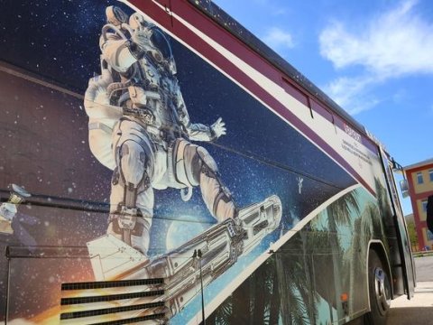 Avtobusda “elmi mərkəz” yaradıldı – İçində 50 “laboratoriya” var