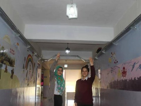 Bu məktəbin elektrik enerjisini şagirdləri istehsal edir