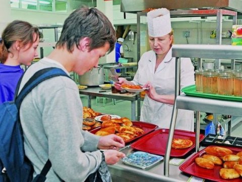 “Uşaq qidanı evdən gətirib, bufetdən almayıb”- Şagirdi zəhərlənən  məktəbin direktoru