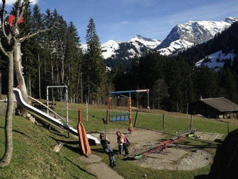 Valideynlər məktəbdə oxuyan uşaqlarını bu cür xilas edirlər