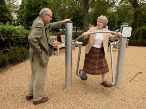 Tailandda qeyri-adi məktəb - Burada yalnız qocalar oxuyur