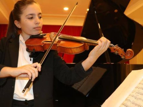 11 yaşlı şagird üç beynəlxalq musiqi festivalının qalibi oldu
