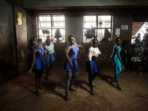 Gecəqondularda yaşayanlar üçün balet məktəbi - Qara günün ağ xəyalları - FOTOLAR