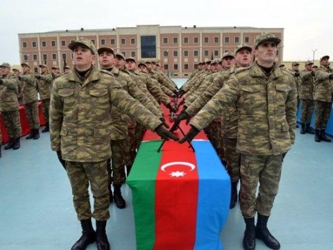 Nazirlər Kabinetində oğlanlara möhlət hüququ verən sənədə baxılır     