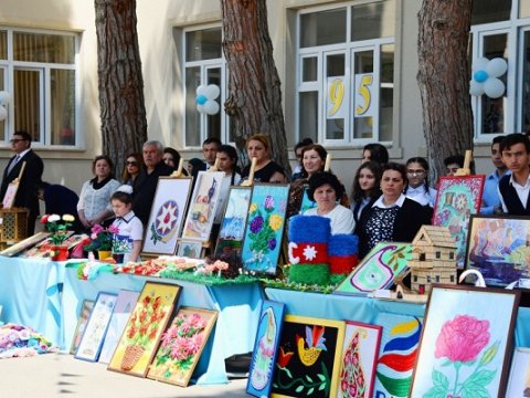 Məktəblilərin yaradıcılıq sərgisi - Fotolar