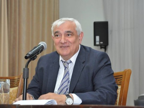 Kamal Abdulla tələbələrlə mahnı oxudu- VİDEO  