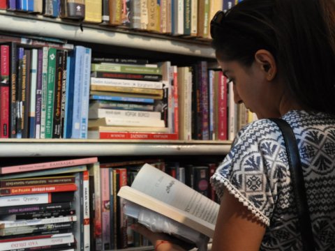 “Bizdə kitab ucuzlaşsa da, oxucu sayı artmayacaq” – “Ceyran belindəki” kitablar