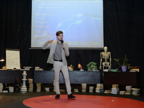 “II UNEC Science Slam”ın qalibi – reklamlar insan şüuruna necə təsir edir?